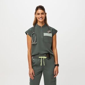 FIGS Bonsai Cargo Scrub Set